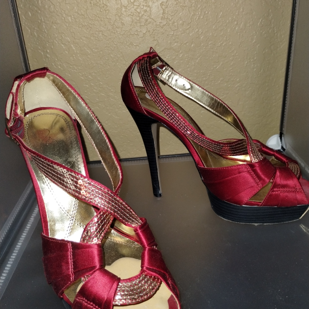 Heels - Picture 2 of 2